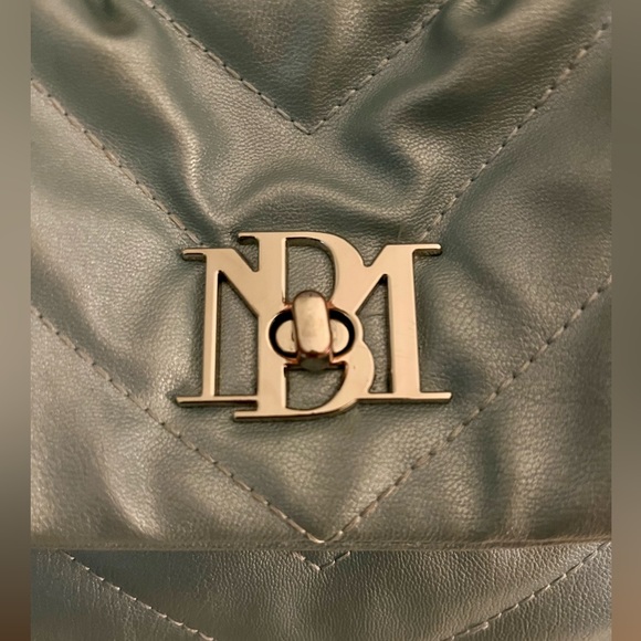 Badgley Mischka Handbag Quilted Light Blue Vegan Leather Chain Strap - Picture 3 of 10